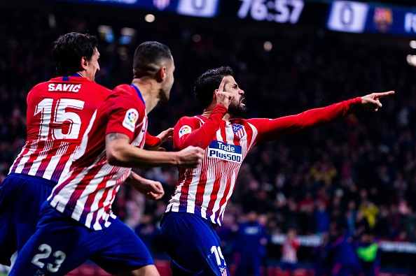Diego Costa ăn mừng bàn thắng mở tỉ số (Ảnh: Getty)
