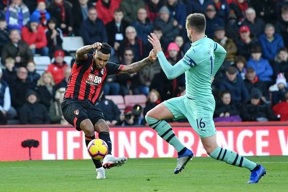 Joshua King thắp lên hy vọng cho đội chủ nhà (Ảnh: Getty)