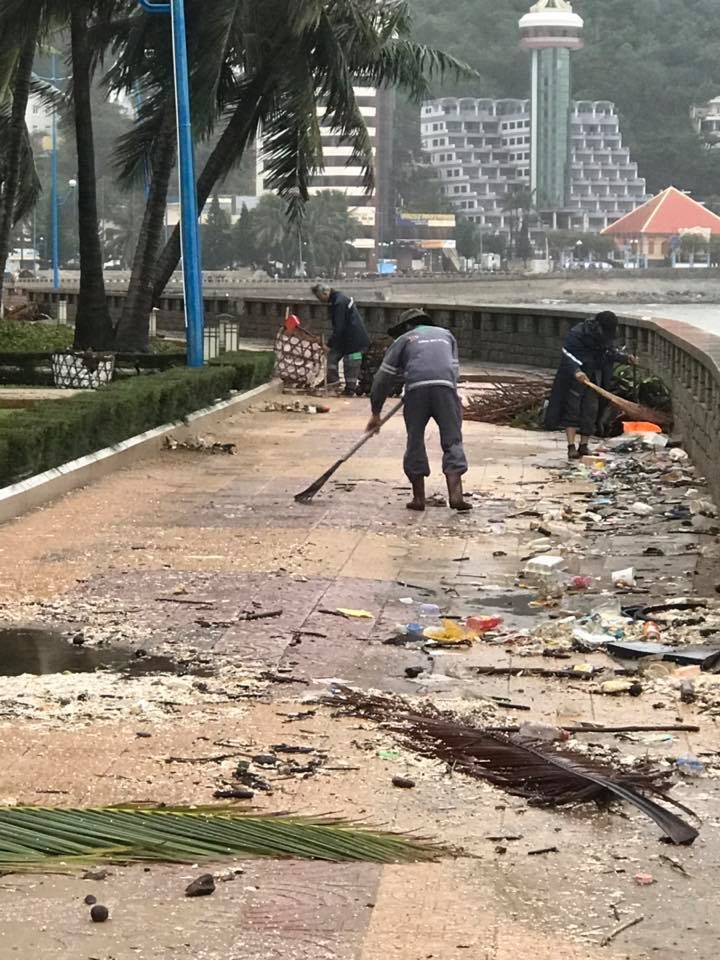 Và đang được thu dọn