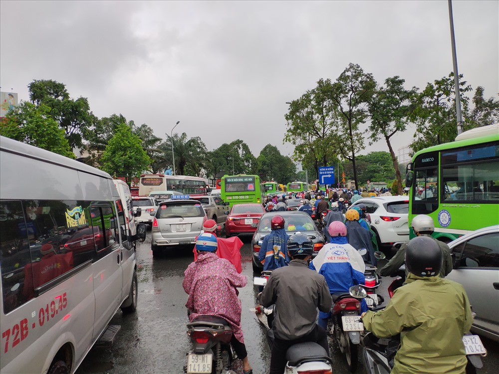 Đường đến công sở nghẽn ” nghẹt thở”