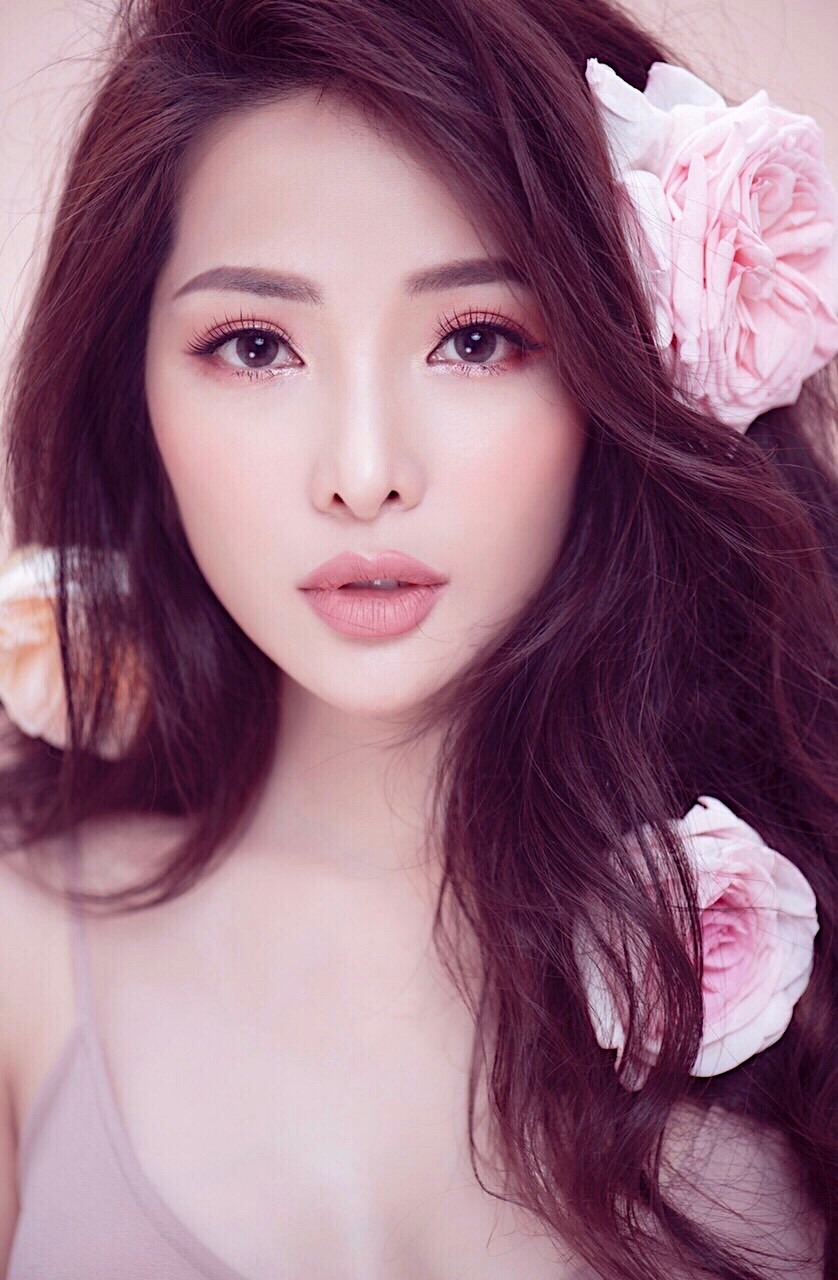 Nhan sắc đẹp mơ màng của Á hậu Tuyết Minh. Ảnh: Trần Hoàng Vũ