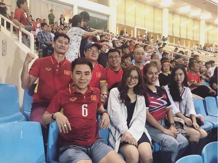 Mai Hà Trang xuất hiện bên quản lý và bạn gái Quang Hải. Ành: FBNV