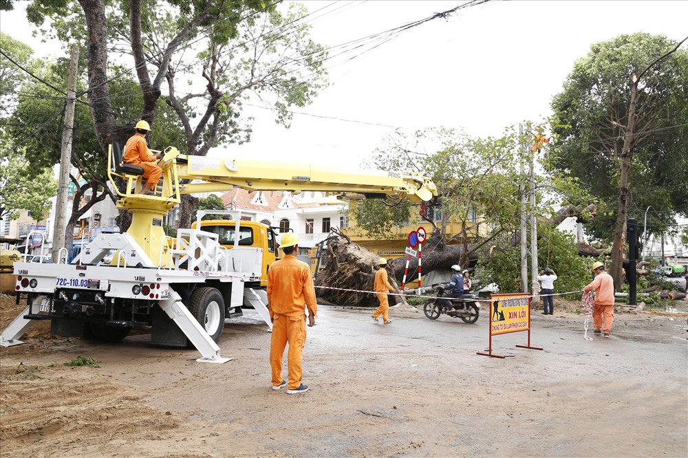 Xử lý sự cố về điện tại Vũng Tàu do bão số 9 gây ra