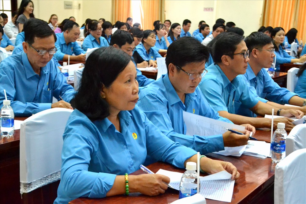 Các học viên tập trung theo dõi các báo cáo. Ảnh: Lục Tùng