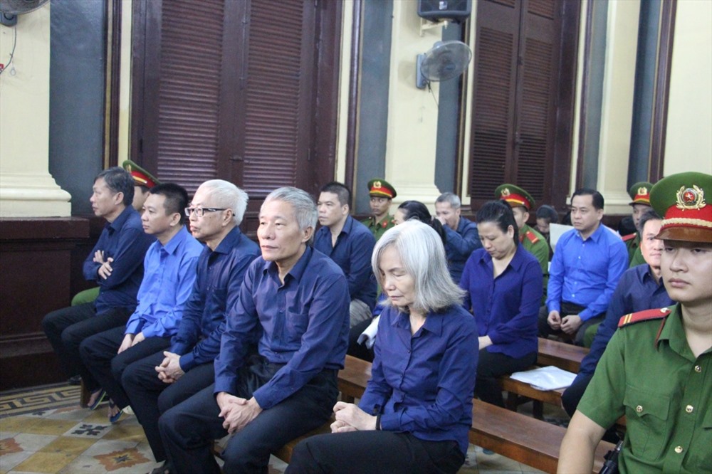 Toàn cảnh phiên toà
