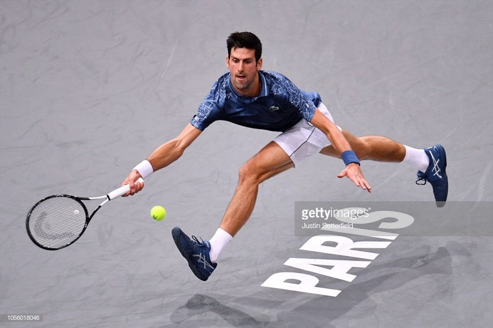 Djokovic gặp khó trong set 1 và để thua bất ngờ. Ảnh: Getty.
