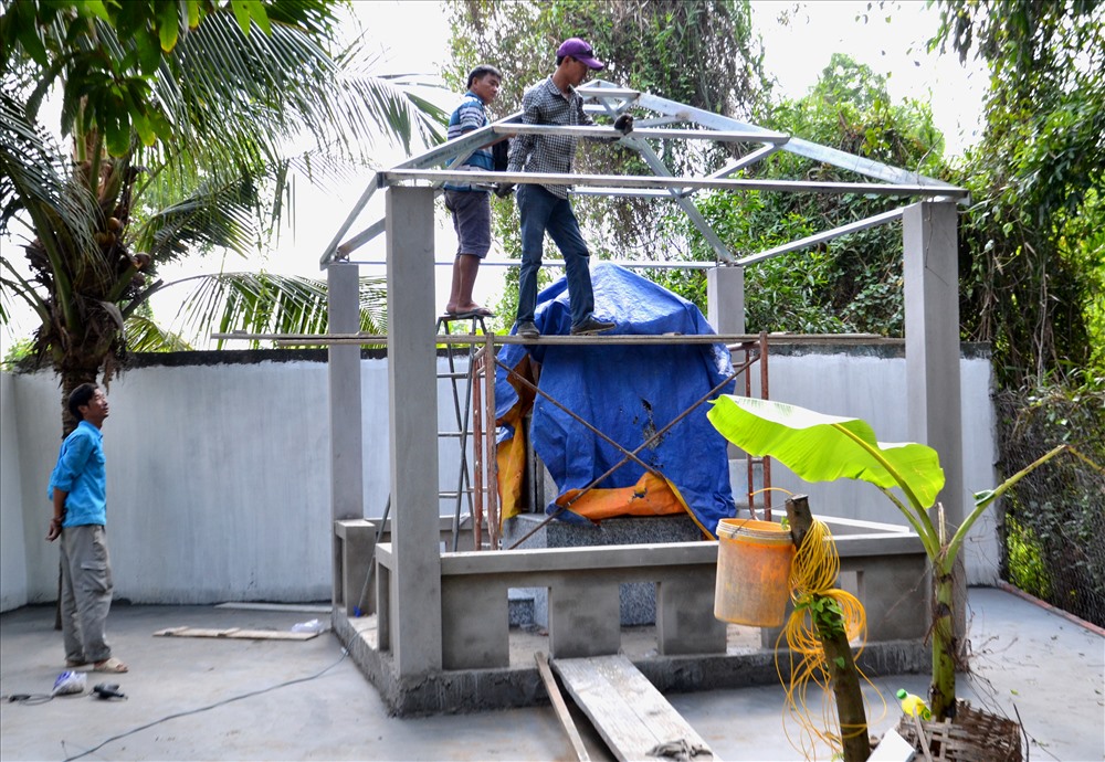 Việc chấp thuận hỗ trợ 100% chi phí xây mồ theo ý nguyện gia đình của lãnh đạo Cty TNHH Đức Quân, có phần công sức của CĐCS Cty. Ảnh: Lục Tùng