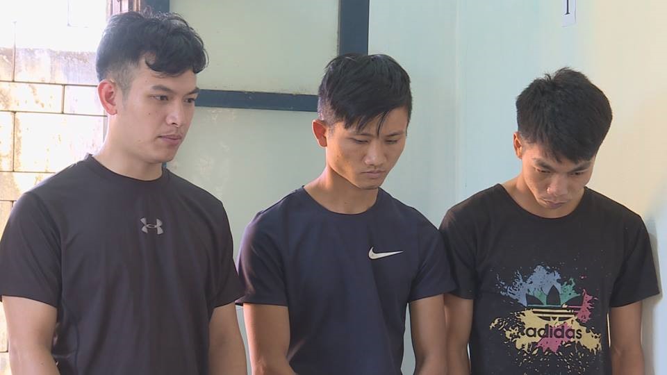 Các đối tượng tại cơ quan công an.