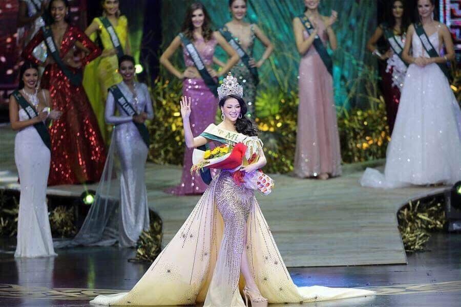 Giây phút đăng quang của Phương Khánh.