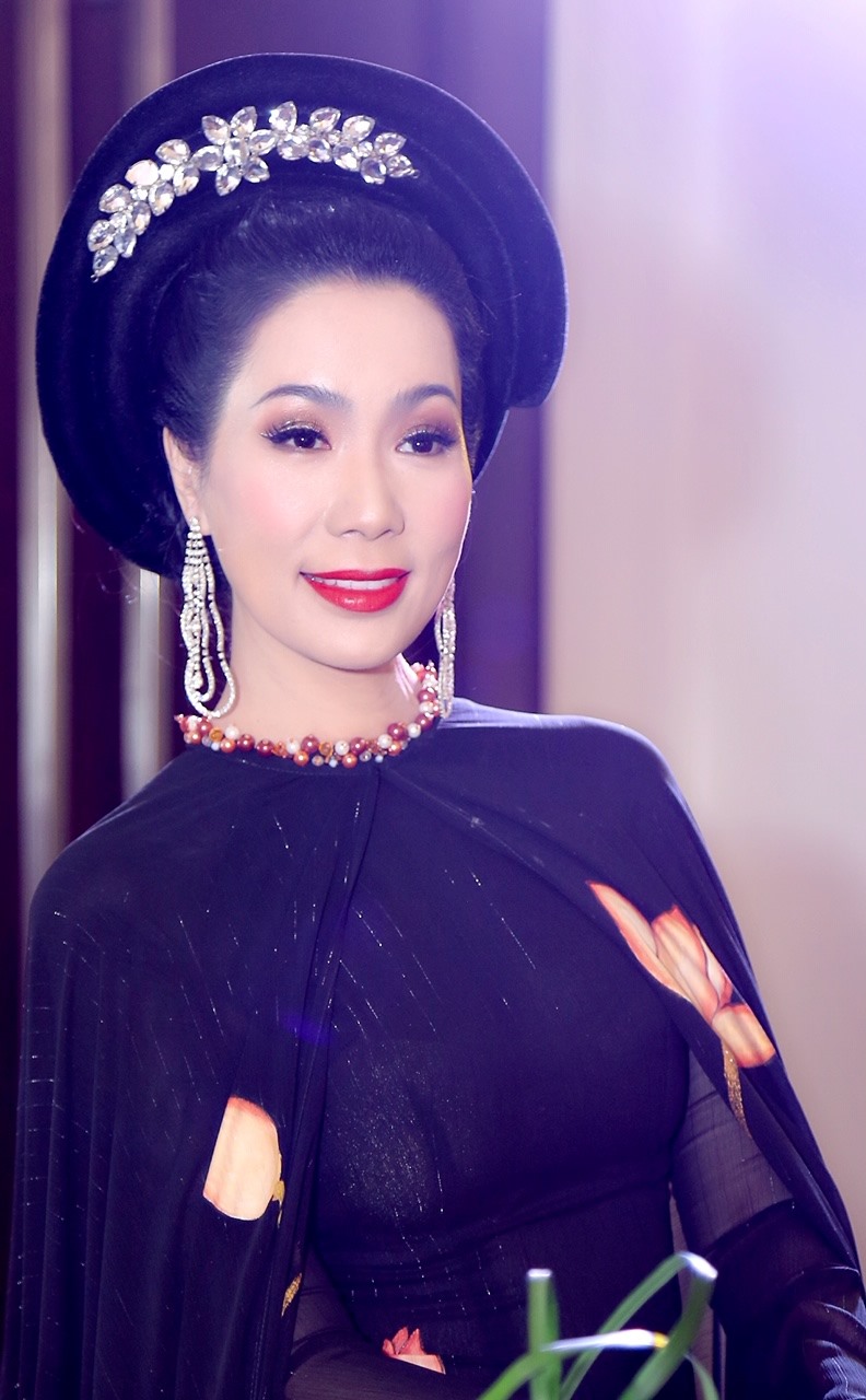 NSƯT Trịnh Kim Chi khoe vẻ đẹp bất chấp thời gian. Ảnh: Khánh Nguyễn.