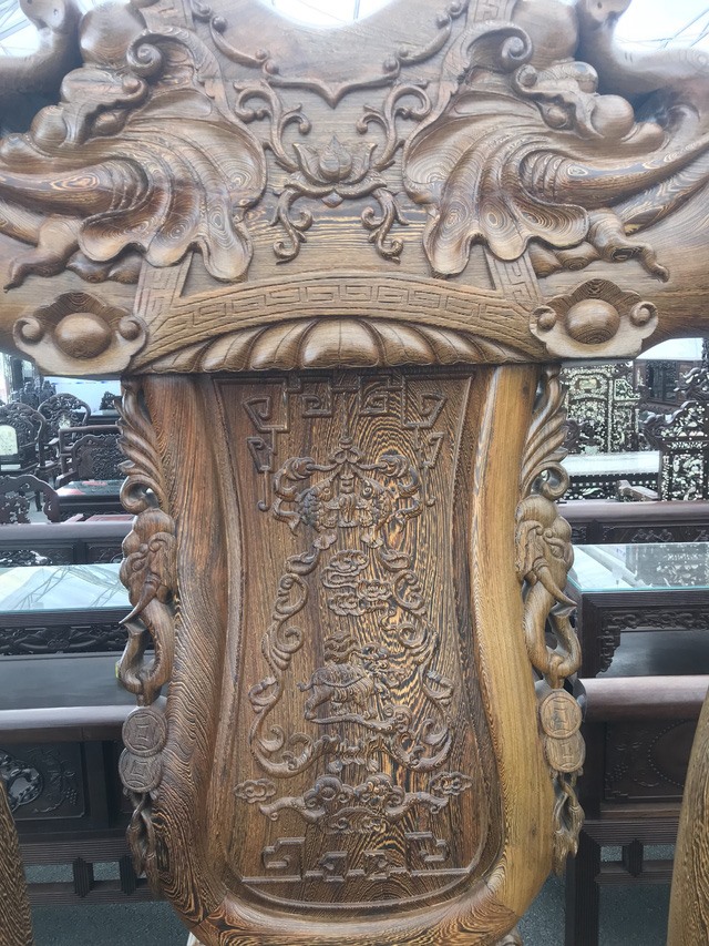 Tay ghế có đường kính 32cm.