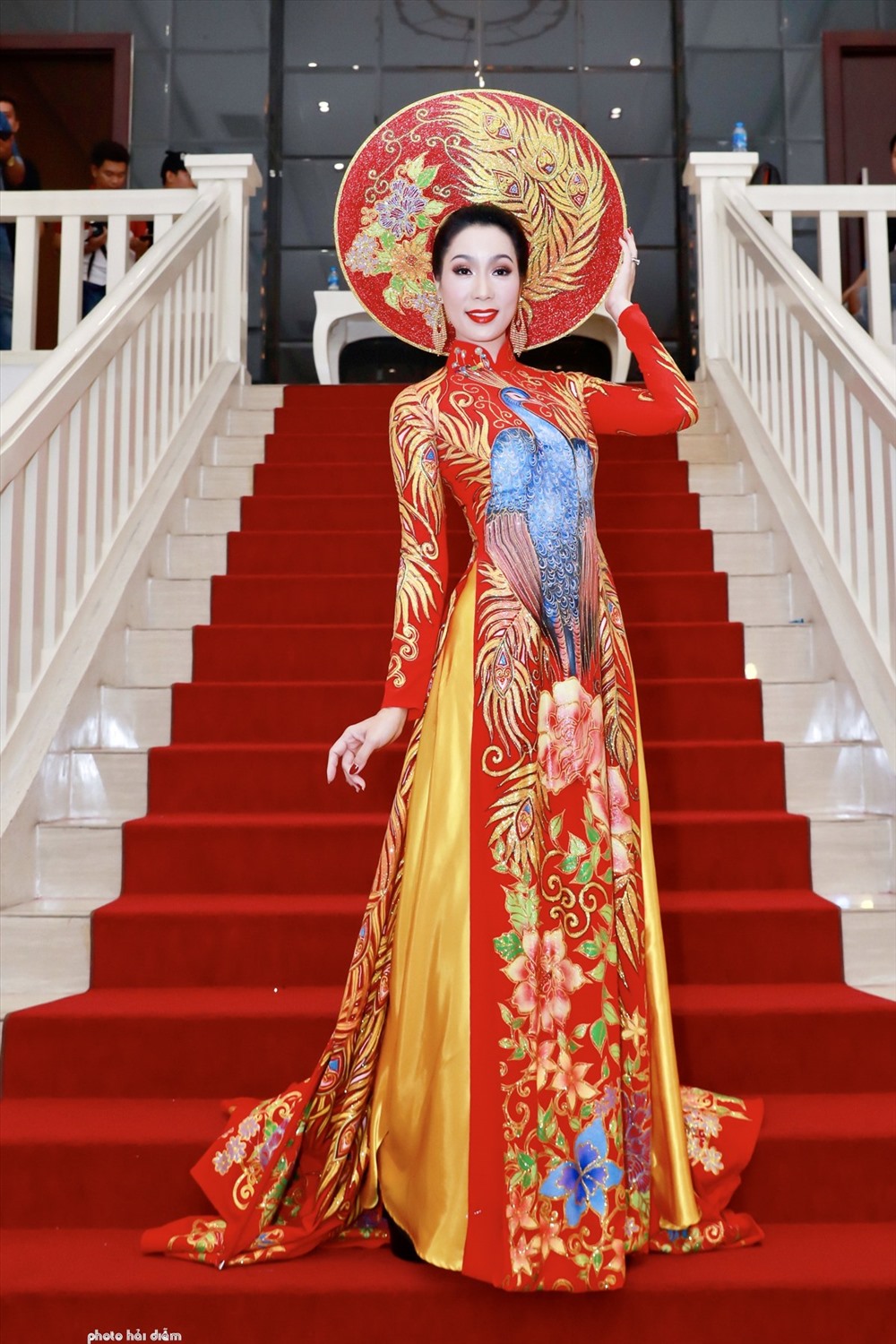 NSƯT Trịnh Kim Chi khoe sắc trong tà áo dài. Ảnh: Hải Diễm.
