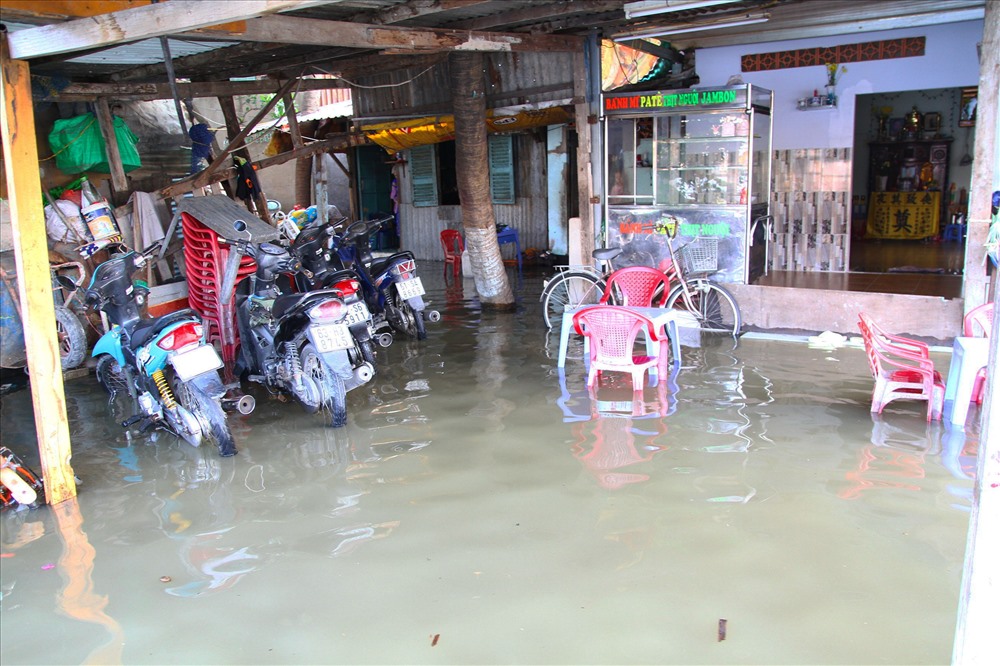 Nước ngập khu bờ kè Thanh Đa (P.25, Q.Bình Thạnh).