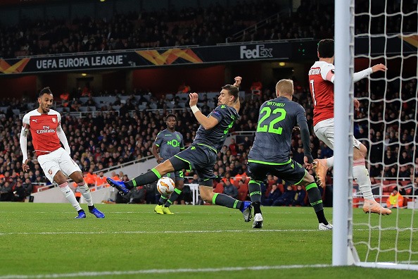 Hàng công Arsenal có một ngày thi đấu kém duyên (Ảnh: Getty)