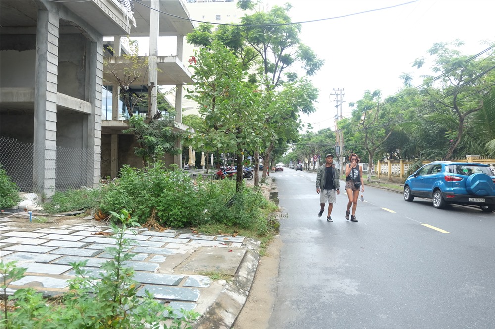 Chính quyền và người dân nhiều lần tổ chức ra quân dọn dẹp, tuy nhiên tình trạng nhếch nhác vẫn còn diễn ra.