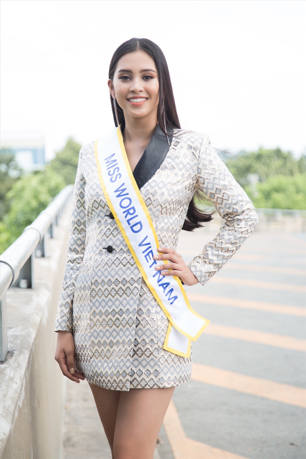 Hoa hậu Tiểu Vy mang 150kg hành lí chinh chiến Miss World 2018 - ảnh 16 Hoa hậu Tiểu Vy mang 150kg hành lí chinh chiến Miss World 2018 - ảnh 16