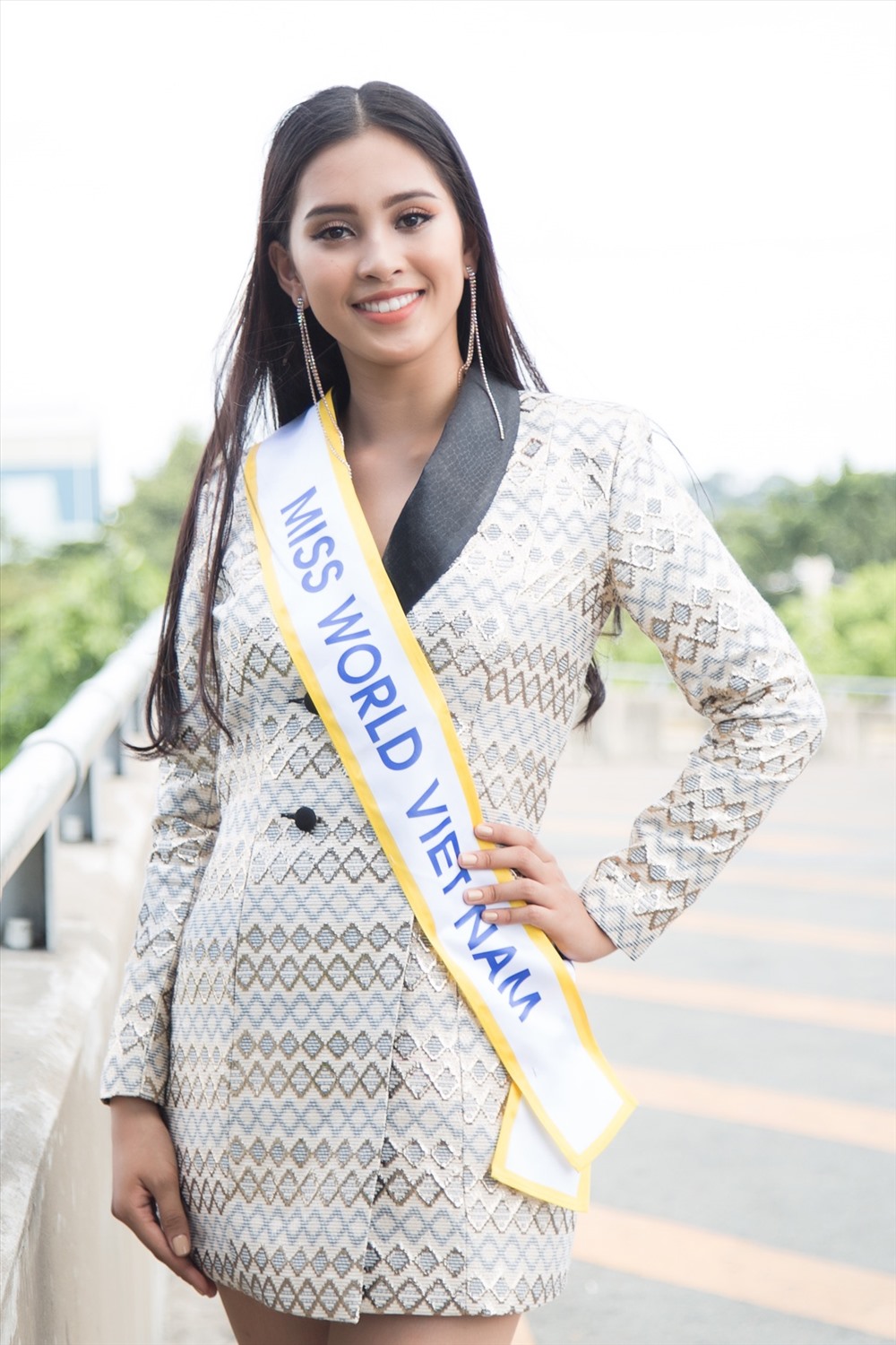 Hoa hậu Tiểu Vy mang 150kg hành lí chinh chiến Miss World 2018 - ảnh 17 Hoa hậu Tiểu Vy mang 150kg hành lí chinh chiến Miss World 2018 - ảnh 17