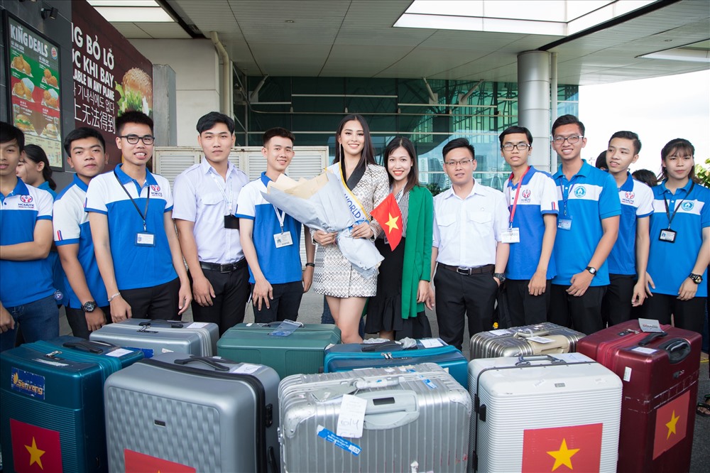 Hoa hậu Tiểu Vy mang 150kg hành lí chinh chiến Miss World 2018 - ảnh 14 Hoa hậu Tiểu Vy mang 150kg hành lí chinh chiến Miss World 2018 - ảnh 14