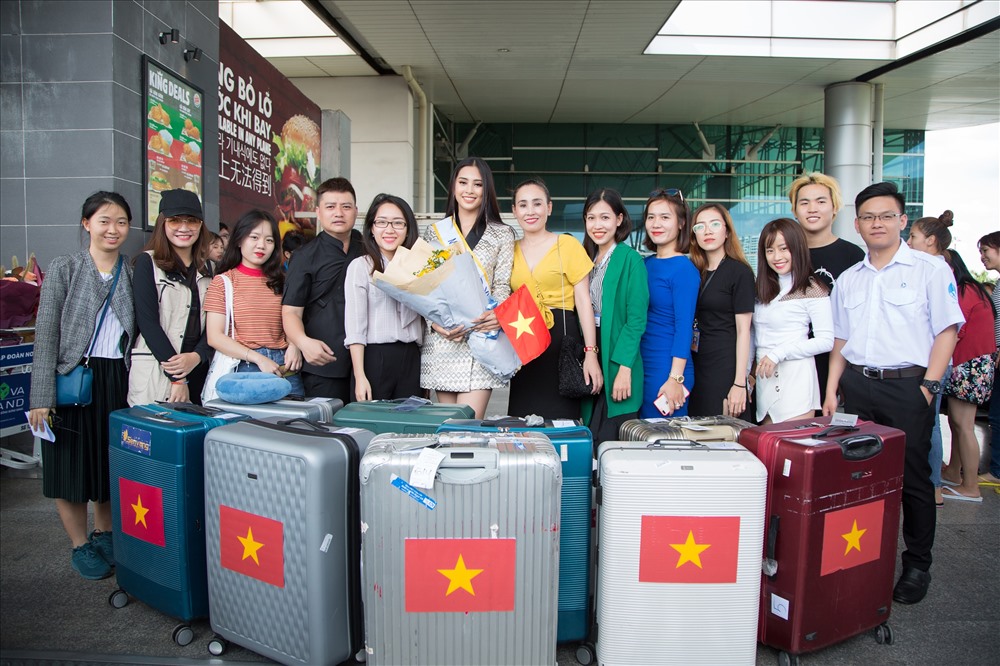 Hoa hậu Tiểu Vy mang 150kg hành lí chinh chiến Miss World 2018 - ảnh 13 Hoa hậu Tiểu Vy mang 150kg hành lí chinh chiến Miss World 2018 - ảnh 13