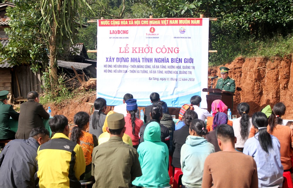 Lễ khởi công có sự tham gia của nhiều người dân. Ảnh: Hưng Thơ.