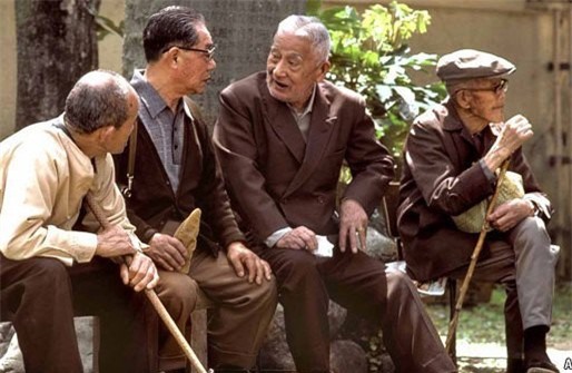 Theo một báo cáo của chính phủ Nhật Bản, vào năm 2013 đất nước này có khoảng hơn 8 triệu căn nhà bị bỏ không. Và với tình hình thực tế thì đến năm 2033, con số này sẽ đạt 21,7 triệu căn. Con số này tương đương với 1/3 số lượng nhà ở xứ sở hoa anh đào.