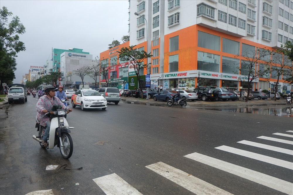 Đường Hàm Nghi nước đã rút hẳn sau một ngày bị ngập nước.