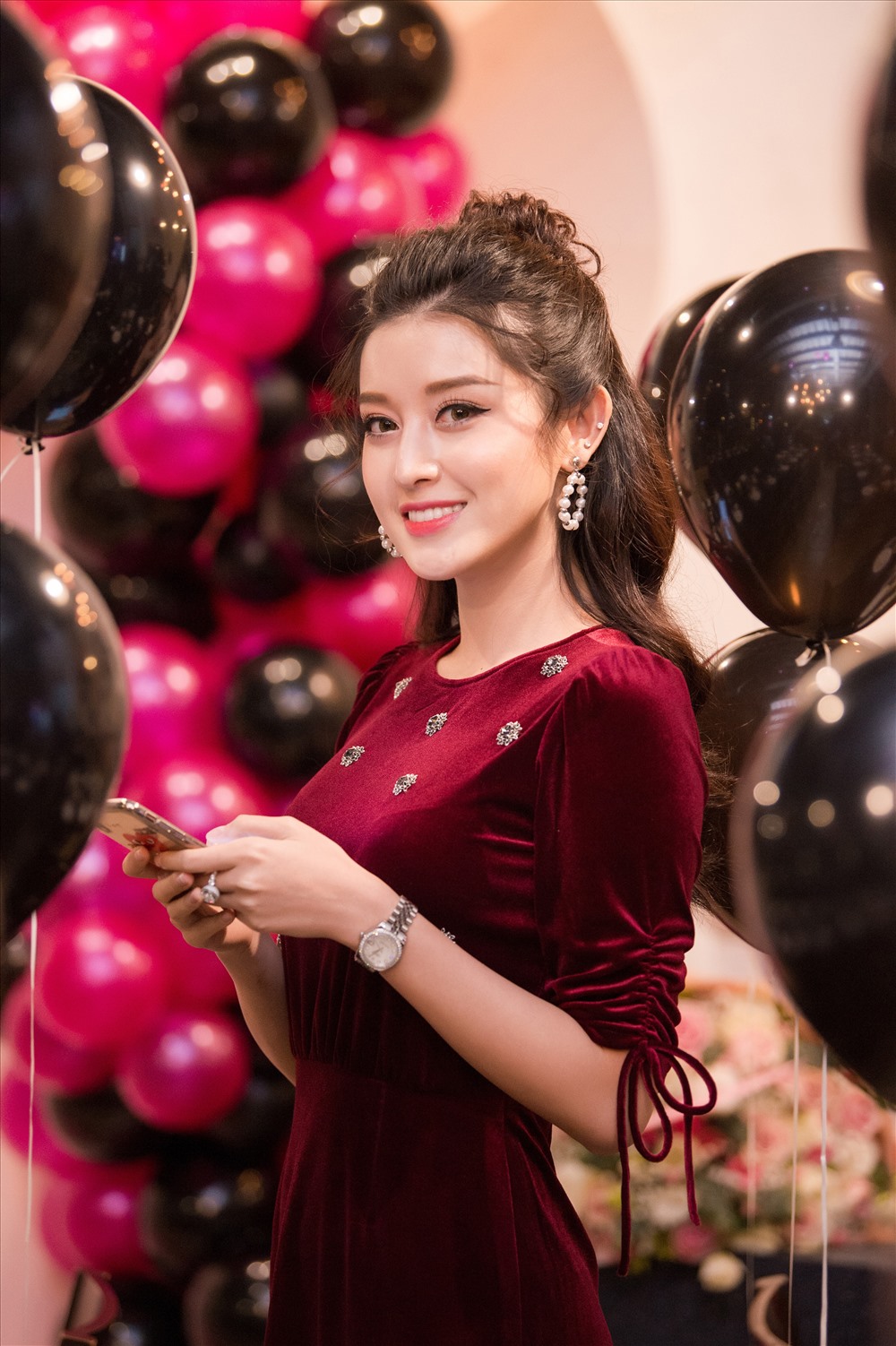 Huyền My xinh đẹp rạng ngời chào đón tuổi mới.
