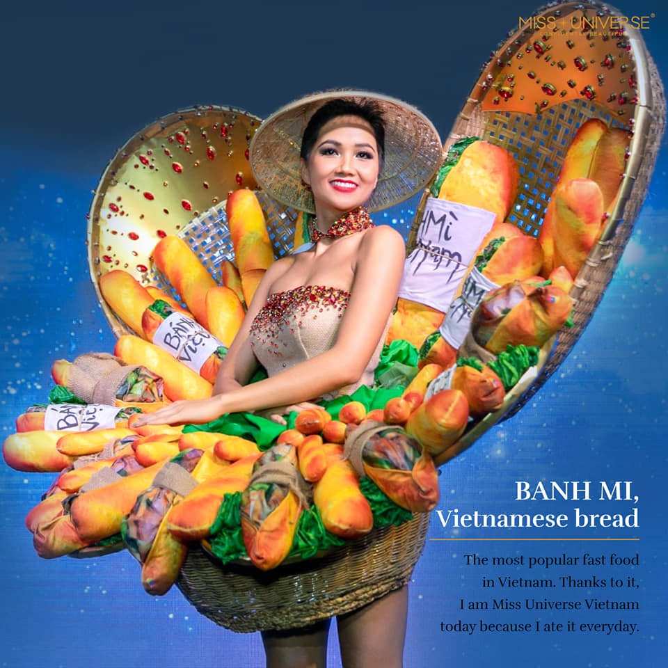 Hình ảnh trang phục “Bánh mì” của Hoa hậu H'Hen Niê trên trang Fanpage của Miss Universe 2018. 
