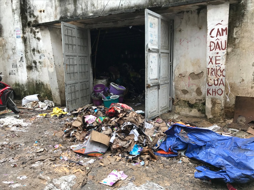 Các kho chứa hàng bị thiêu rụi hoàn toàn