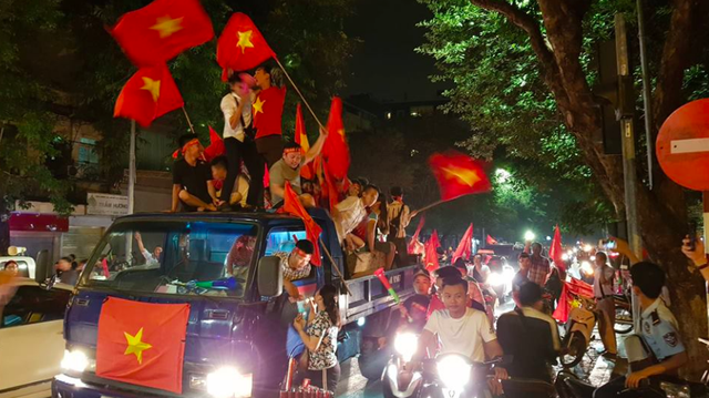 CSGT ra quân chống “bão” sau trận chung kết AFF Cup tối nay