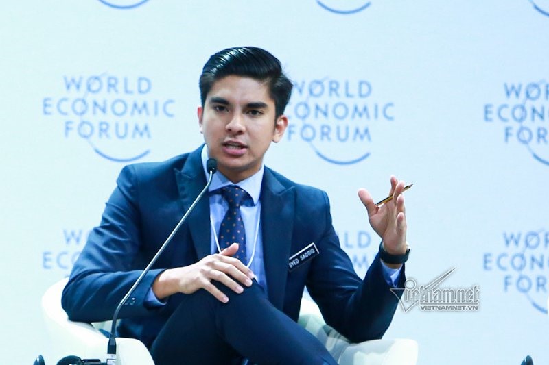 Bộ trưởng Syed Saddiq tham dự một trận bóng đá ở Malaysia hồi tháng 7. Ảnh: AFP