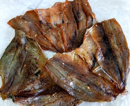 Khô cá phi nhìn lá muốn ăn (ảnh Nhật Hồ)