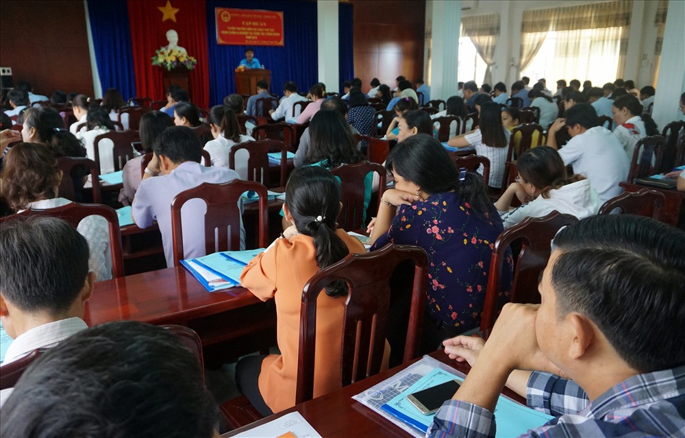 Các đại biểu được tập huấn 6 chuyên đề liên quan đến công chức, viên chức, NLĐ và tổ chức Công đoàn (ảnh Nhật Hồ)