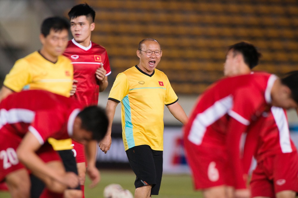 Quyết định gạch tên Anh Đức và Văn Quyết khỏi chiến dịch Asian Cup 2019 dù khá bất ngờ nhưng ljai rất hợp lí khi HLV Park Hang-seo muốn xây dựng đội hình trẻ cho những mục tiêu ở tương lai. Ảnh: AFF