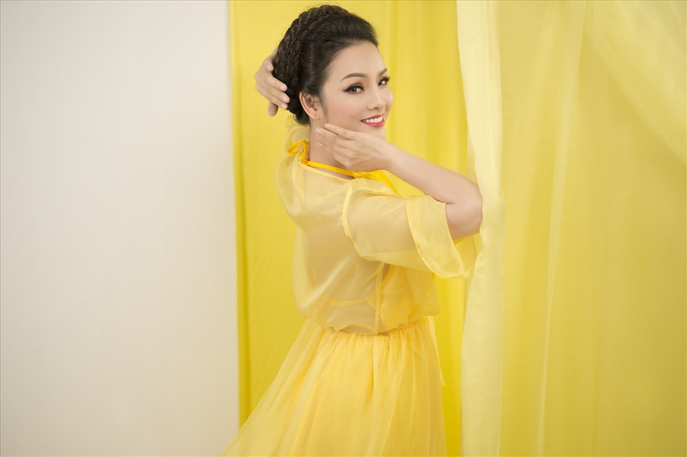 Tân Nhàn- nữ ca sĩ mang giấc mơ lãng mạn và tham vọng với nghệ thuật truyền thống.