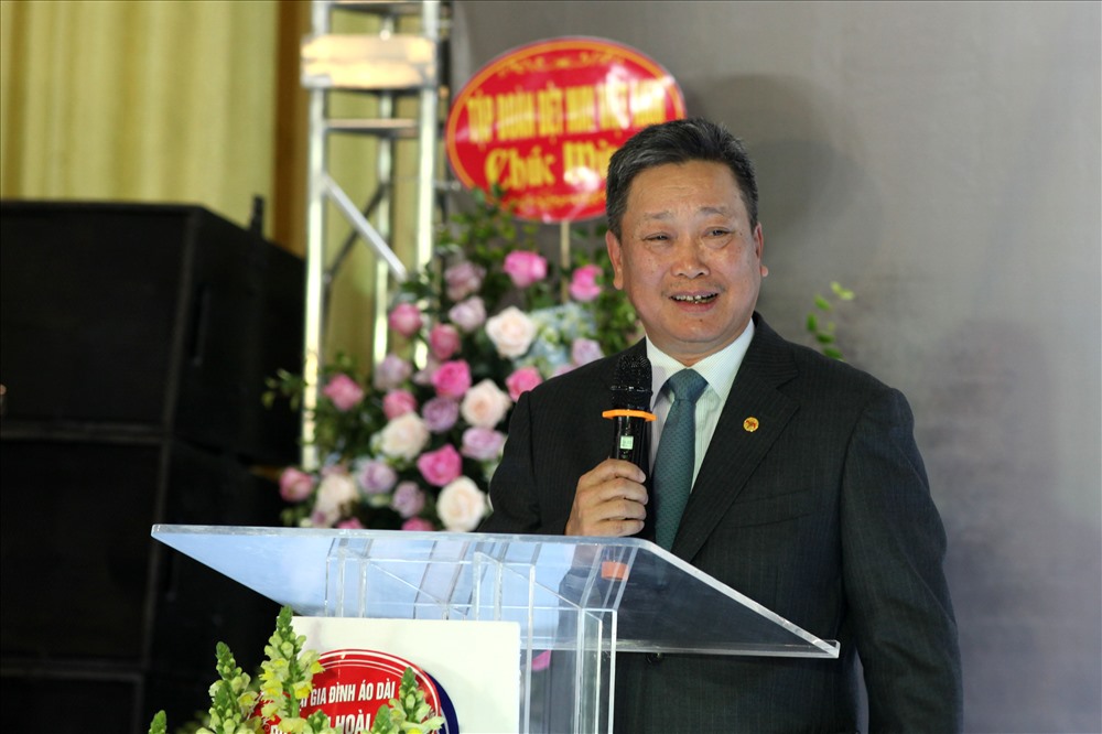 Ông Hồ Anh Tuấn - Chủ tịch Hiệp hội Phát triển Văn hóa Doanh nghiệp Việt Nam phát biểu tại Lễ ra mắt CLB Áo dài Việt Nam. Ảnh: Bình Quách.