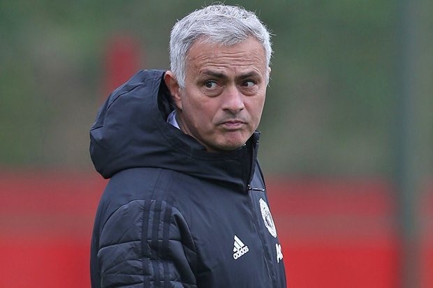 HLV Mourinho thường xuyên có mâu thuẫn với Pogba.