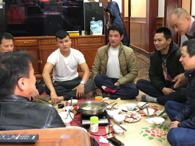 Quang Hải giản dị bên người thân và gia đình