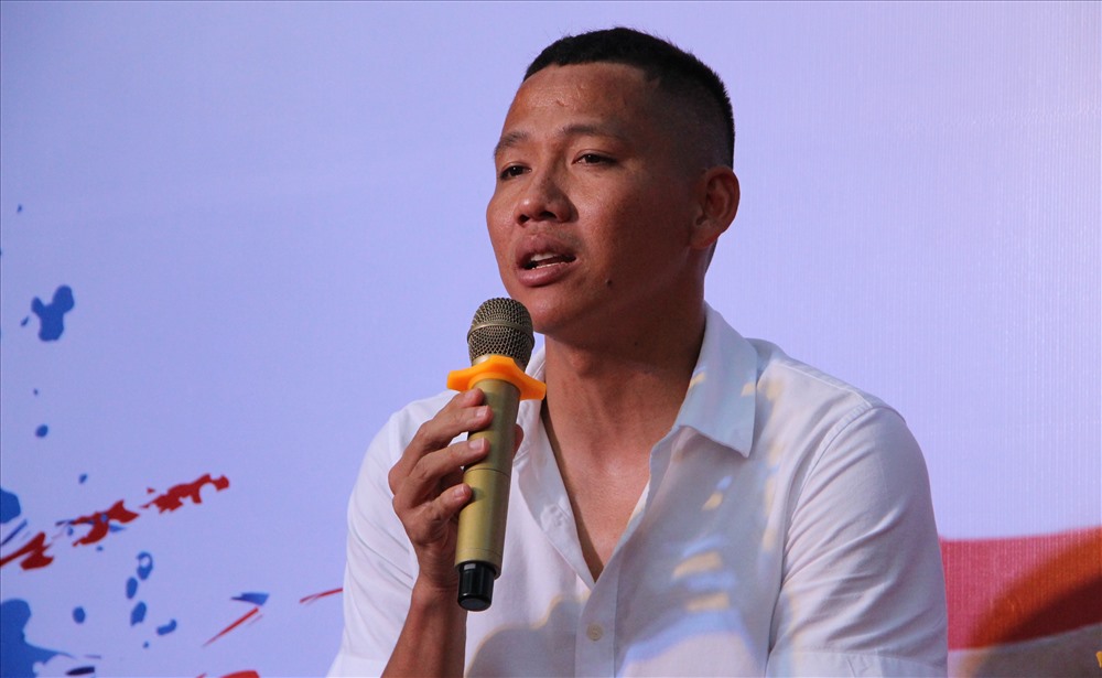 Anh Đức tổ chức họp báo gặp gõ người hâm mộ.