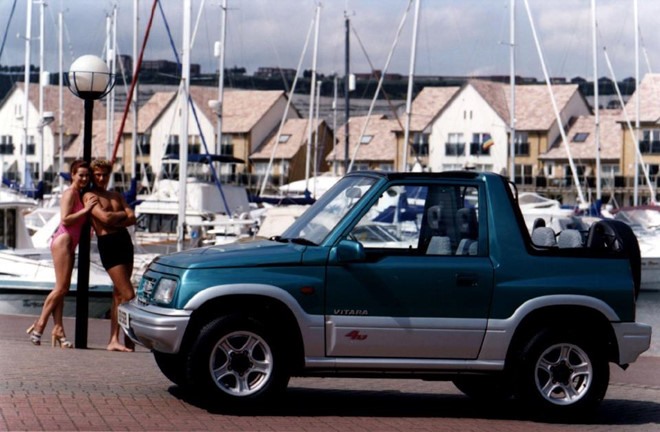 Ông cũng từng có thời gian dài sử dụng chiếc Suzuki Vitara khi còn là trợ lý huấn luyện viên cho Sir Bobby Robson tại Barcelona năm 1996.