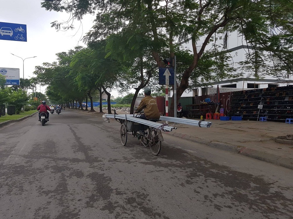 Trên tuyến đường Lê Hồng Phong cũng xảy ra tình trạng tương tự.