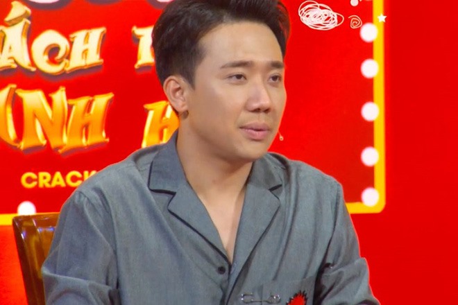 Trấn Thành hỏi han thí sinh.