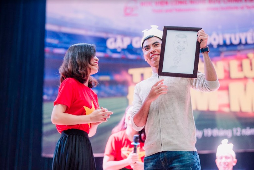 Đức Huy truyền cảm hứng cho các bạn sinh viên sau thành công tại AFF Cup 2018.