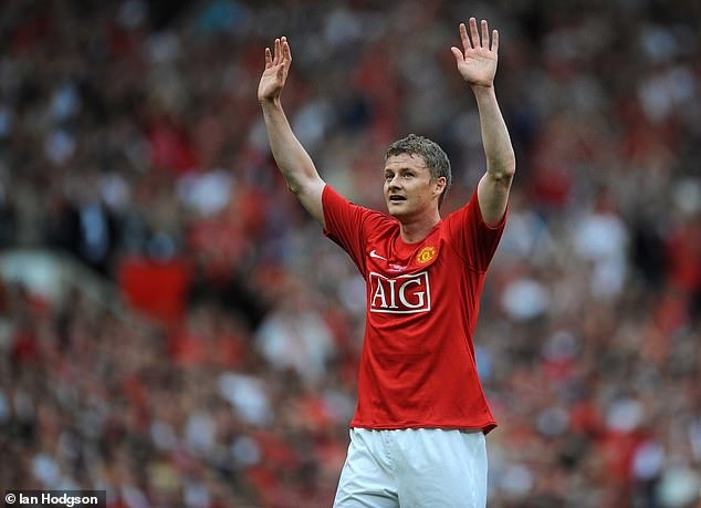 Solskjaer trong một trận đấu tri ân các huyền thoại tại sân Old Trafford. Ảnh: Getty.