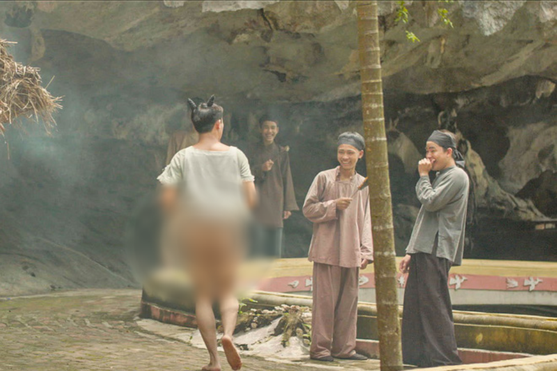 Trấn Thành nghi lộ phần dưới trong phim.