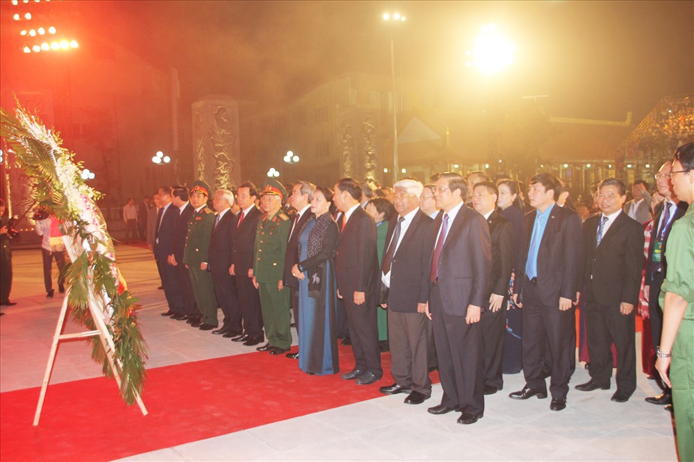 Các đồng chí lãnh đạo Đảng, Nhà nước, Quốc hội, bộ, ban, ngành TƯ tham dự Chương trình tưởng niệm. Ảnh: H.A
