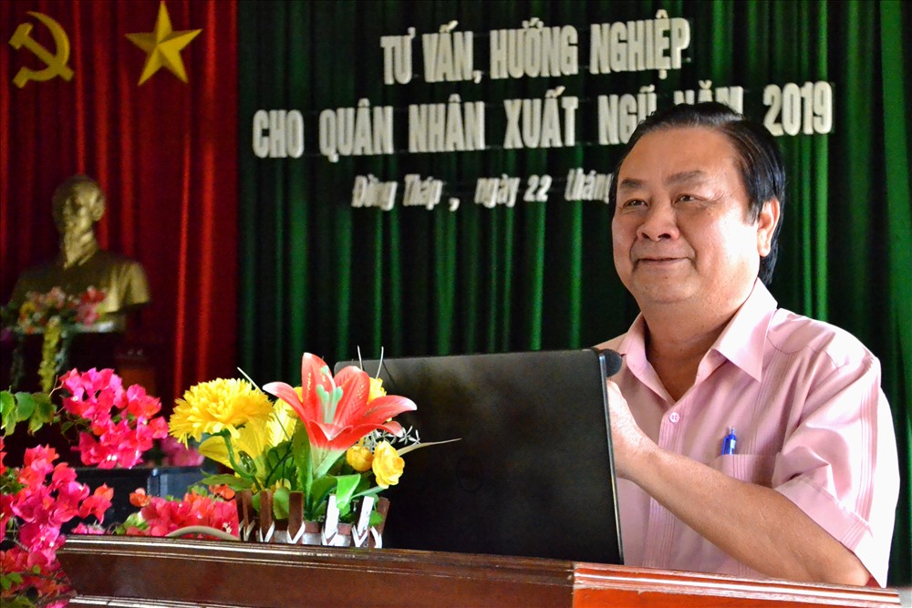 Bí thư Tỉnh ủy Đồng Tháp Lê Minh Hoan phát biểu tại buổi tư vấn, hướng nghiệp XKLĐ cho bộ đội chuẩn bị xuất ngũ. Ảnh: Lục Tùng