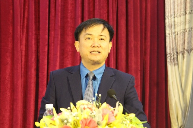 Ông Ngô Đình Vân - Phó chủ tịch LĐLĐ Hà Tĩnh báo cáo kết quả hoạt động CĐ Hà Tĩnh năm 2018