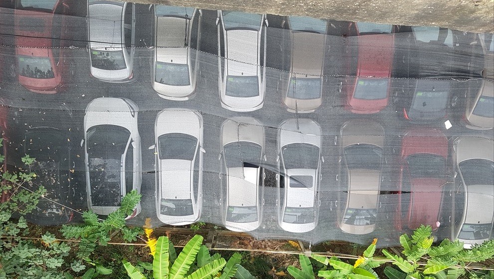 Bãi xe khủng dưới gầm cầu Thăng Long.