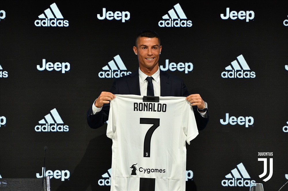 Juve đã phá mọi kỉ lục của CLB về tài chính để có được Ronaldo. Ảnh: Getty.